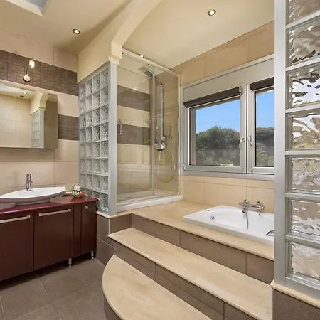 Quinn Hill Luxury Villa